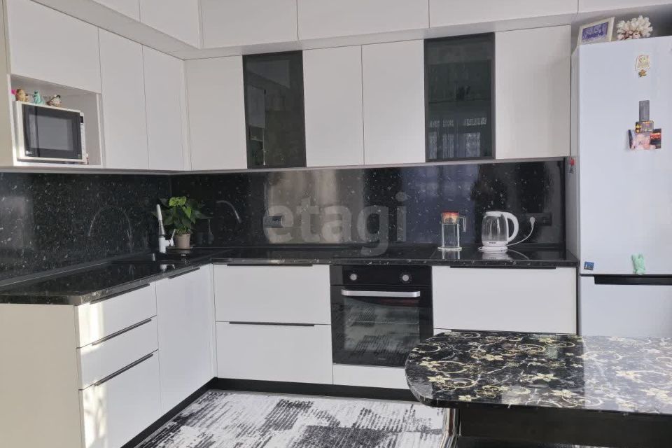 Продаётся 2-комнатная квартира, 59.8 м²