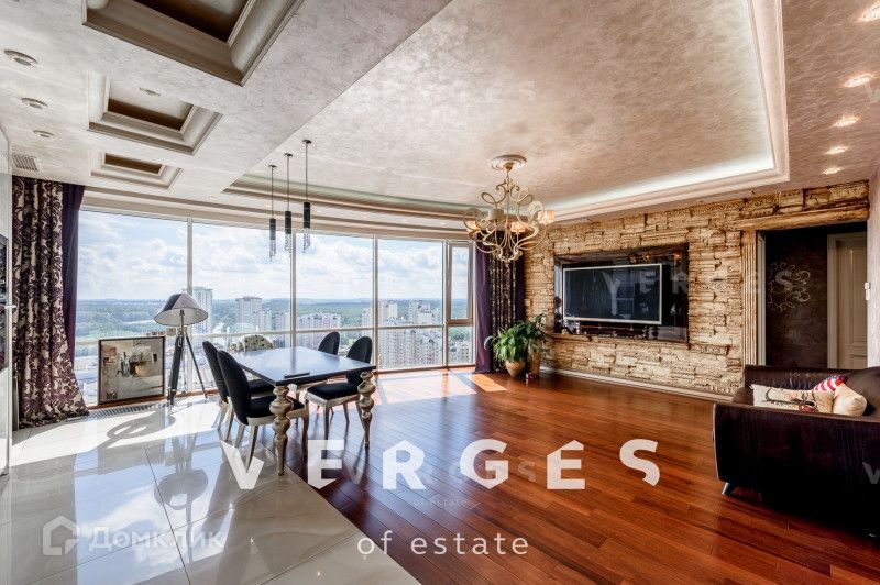 Продаётся 3-комнатная квартира, 122 м²