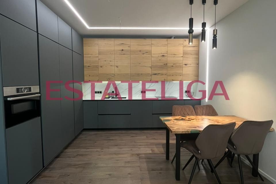 Сдаётся 4-комнатная квартира, 113.5 м²