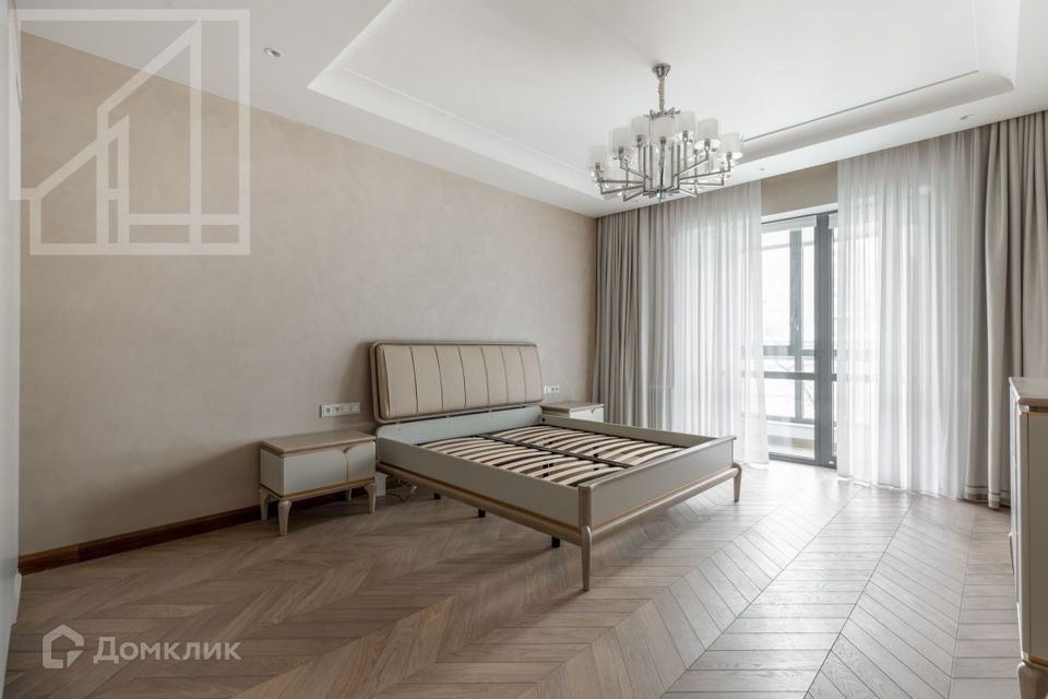 Сдаётся 3-комнатная квартира, 131 м²