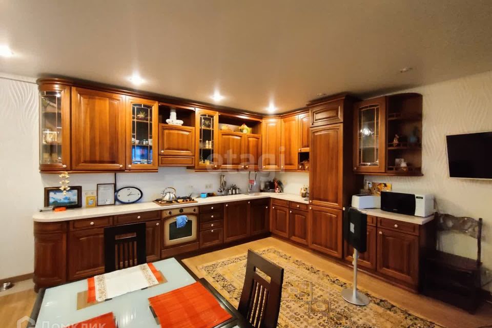 Продаётся 4-комнатная квартира, 138.9 м²