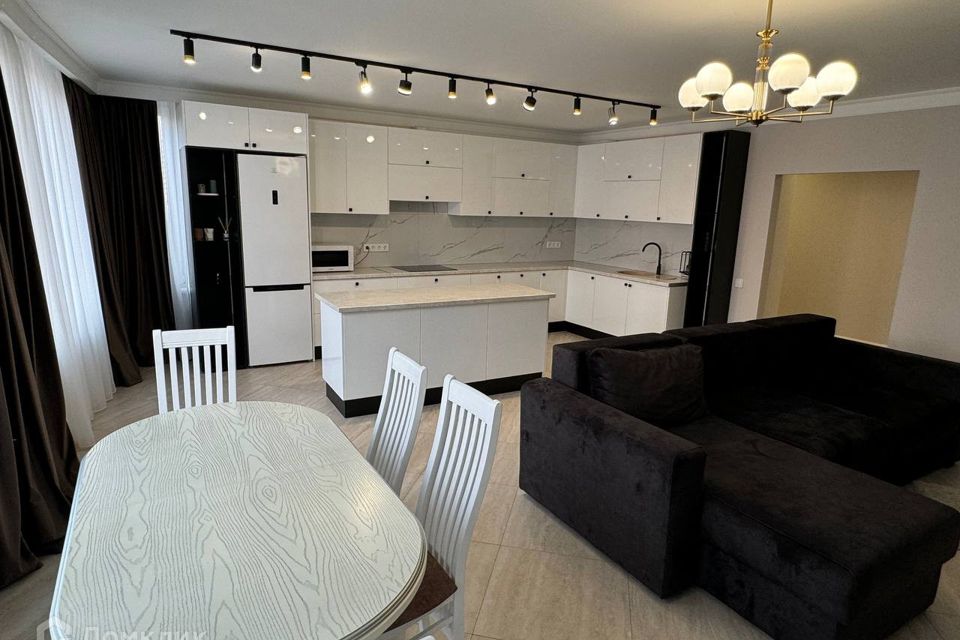 Продаётся 3-комнатная квартира, 90 м²