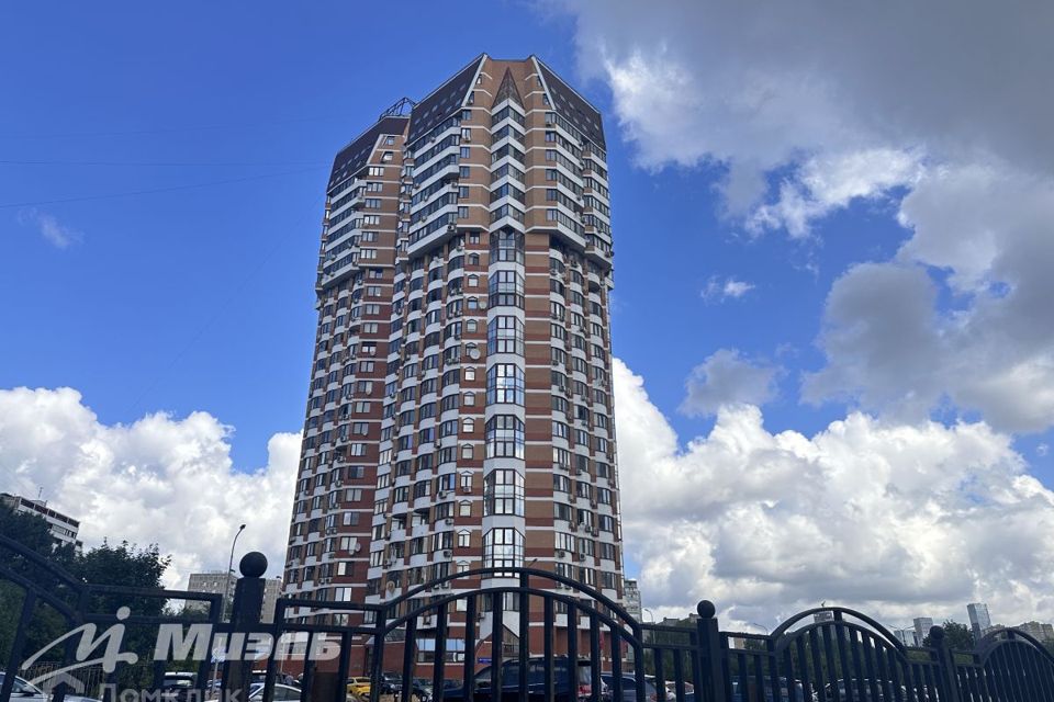 Продаётся 3-комнатная квартира, 145 м²
