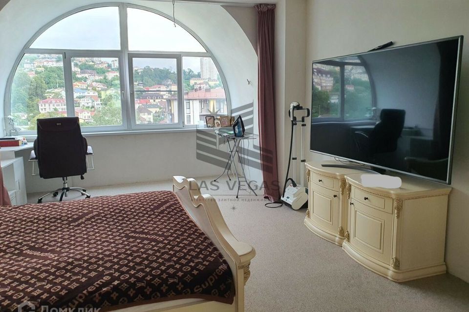 Сдаётся 3-комнатная квартира, 140 м²