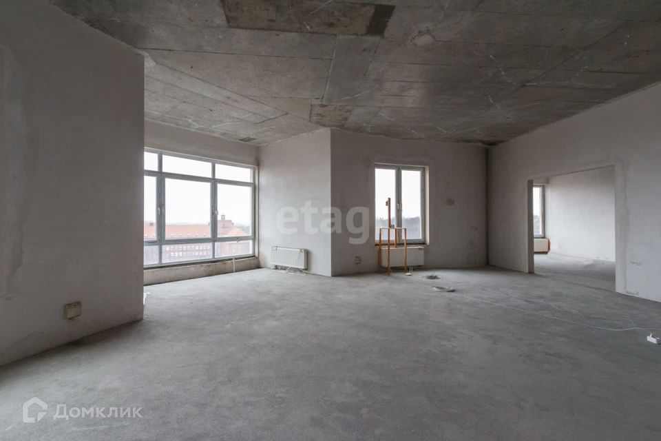Продаётся 4-комнатная квартира, 355.4 м²