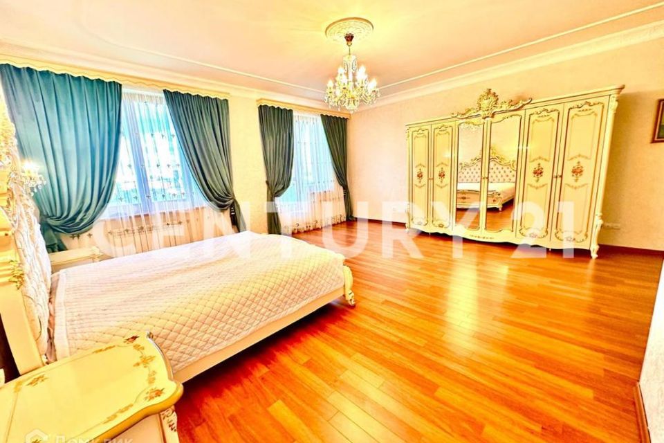 Продаётся 4-комнатная квартира, 142.1 м²