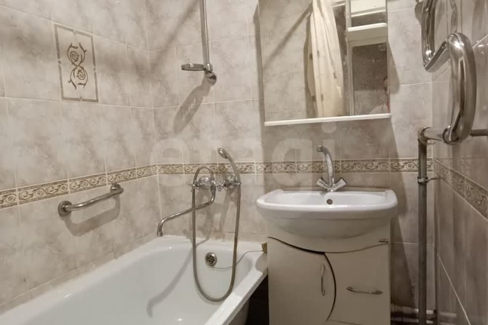 Продаётся 4-комнатная квартира, 60.4 м²