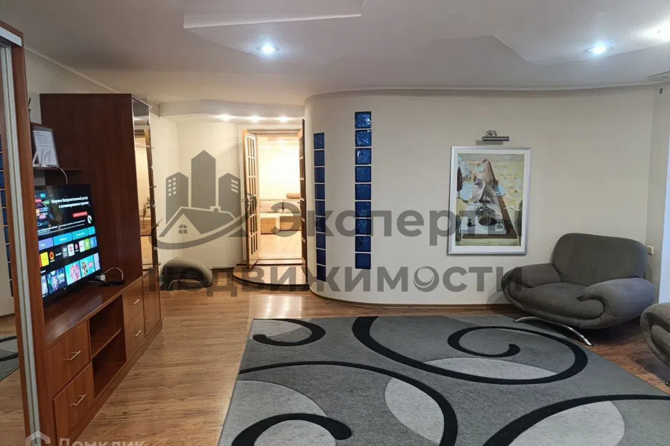 Продаётся 4-комнатная квартира, 109.3 м²