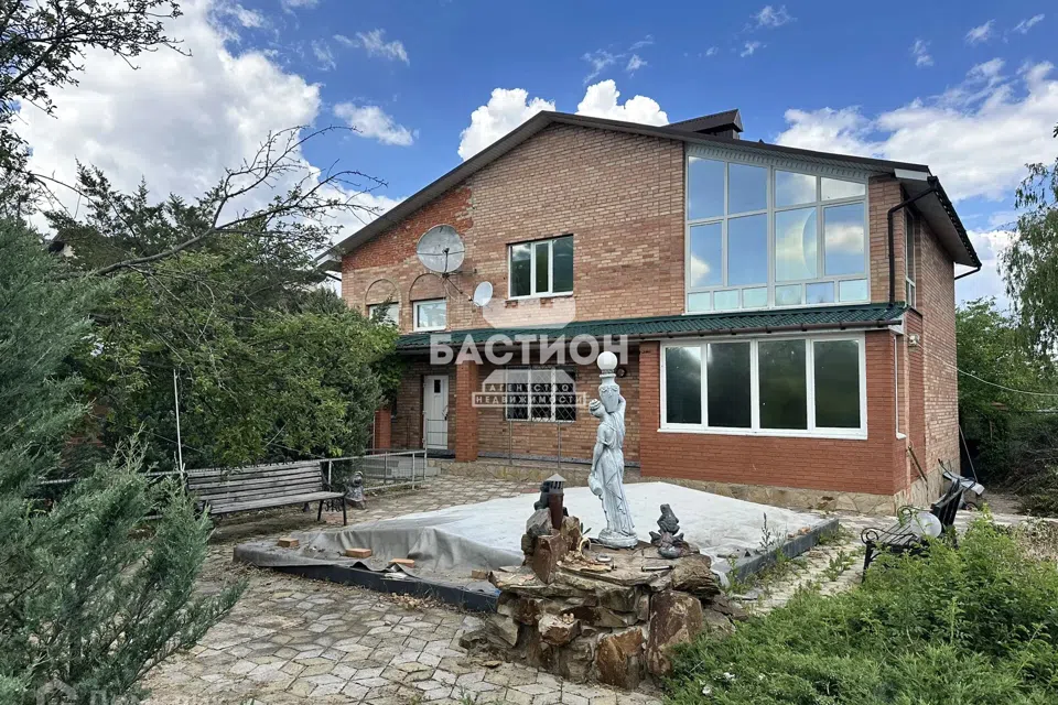 Продаётся 2-этажный дом, 268.8 м²