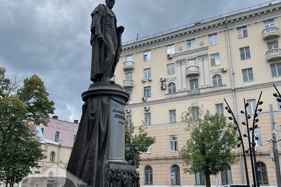 Продаётся 4-комнатная квартира, 135 м²