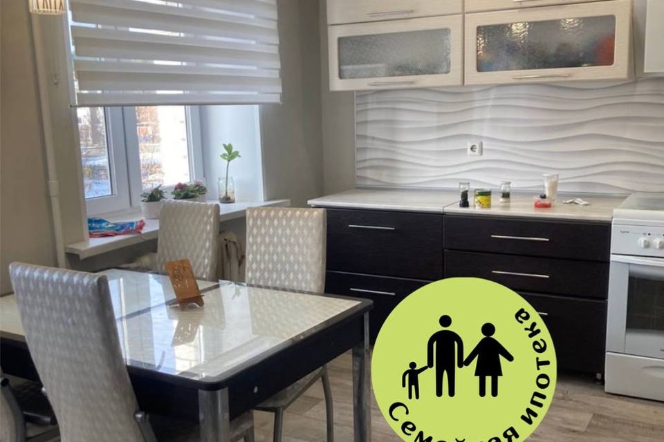 Продаётся 4-комнатная квартира, 77.8 м²