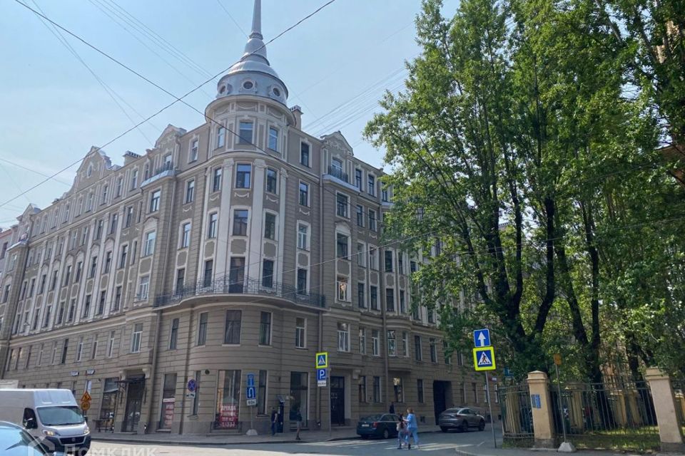 Продаётся 2 комнаты в 6-комн. квартире, 135 м²