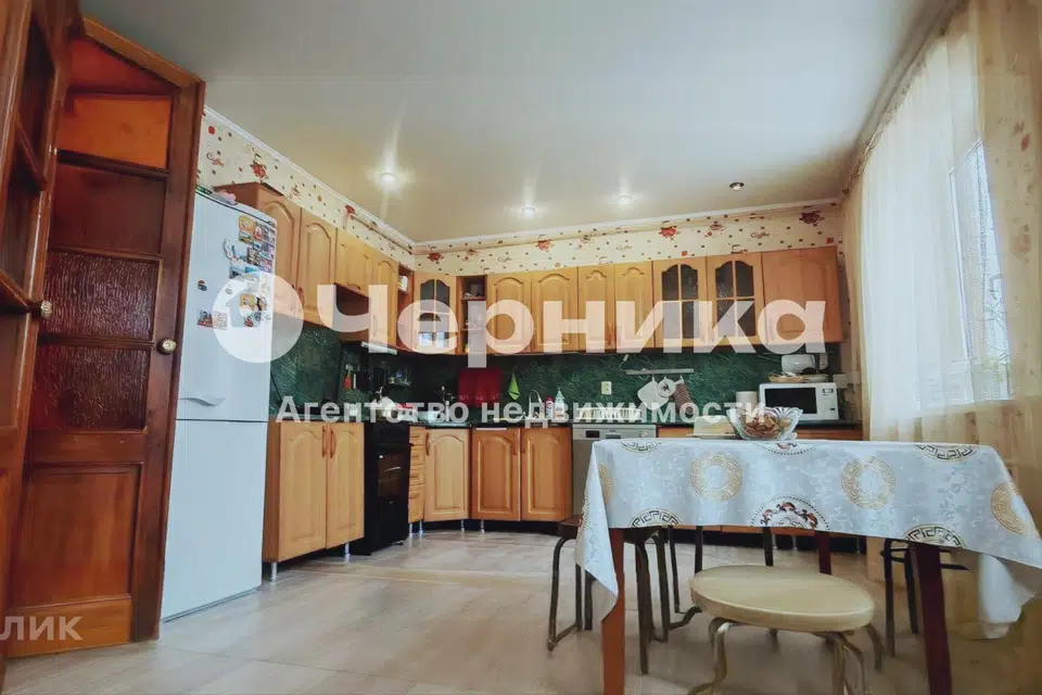 Продаётся 2-этажный дом, 175 м²