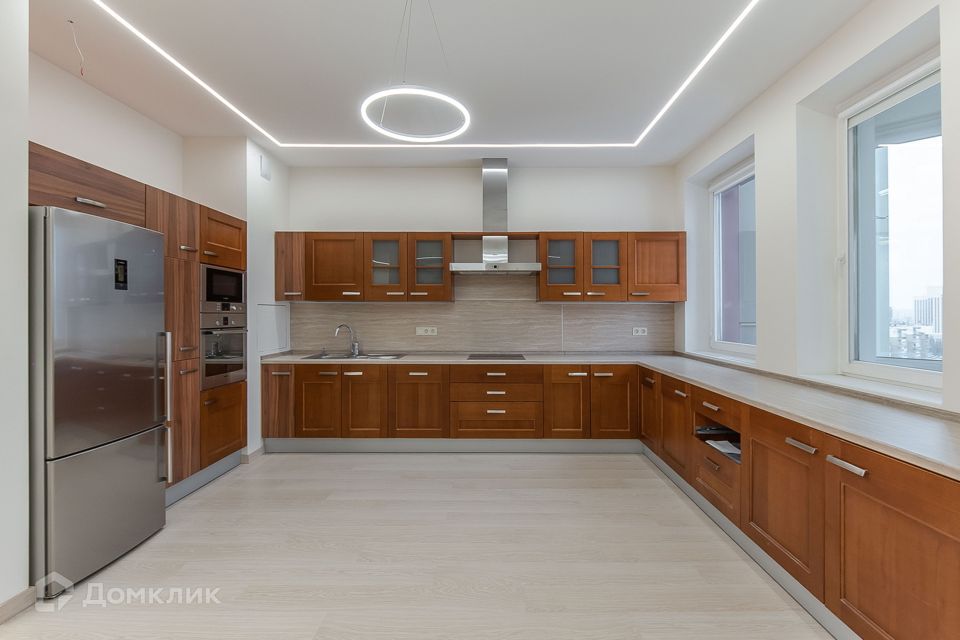 Сдаётся 4-комнатная квартира, 160 м²