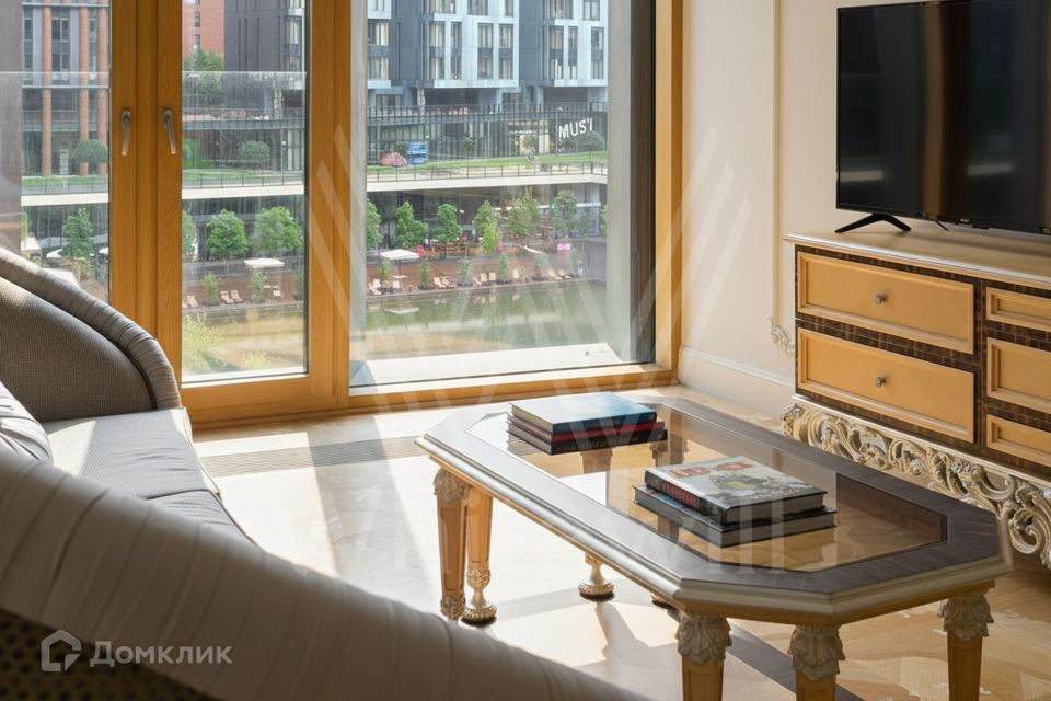 Продаётся 4-комнатная квартира, 187 м²