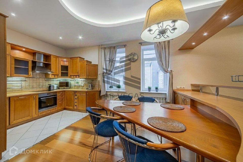 Сдаётся 4-комнатная квартира, 150 м²