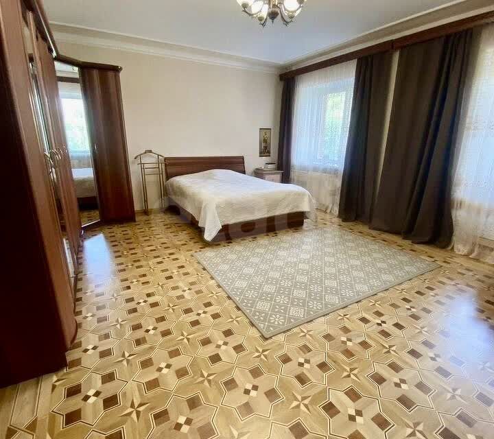 Продаётся 4-комнатная квартира, 130 м²