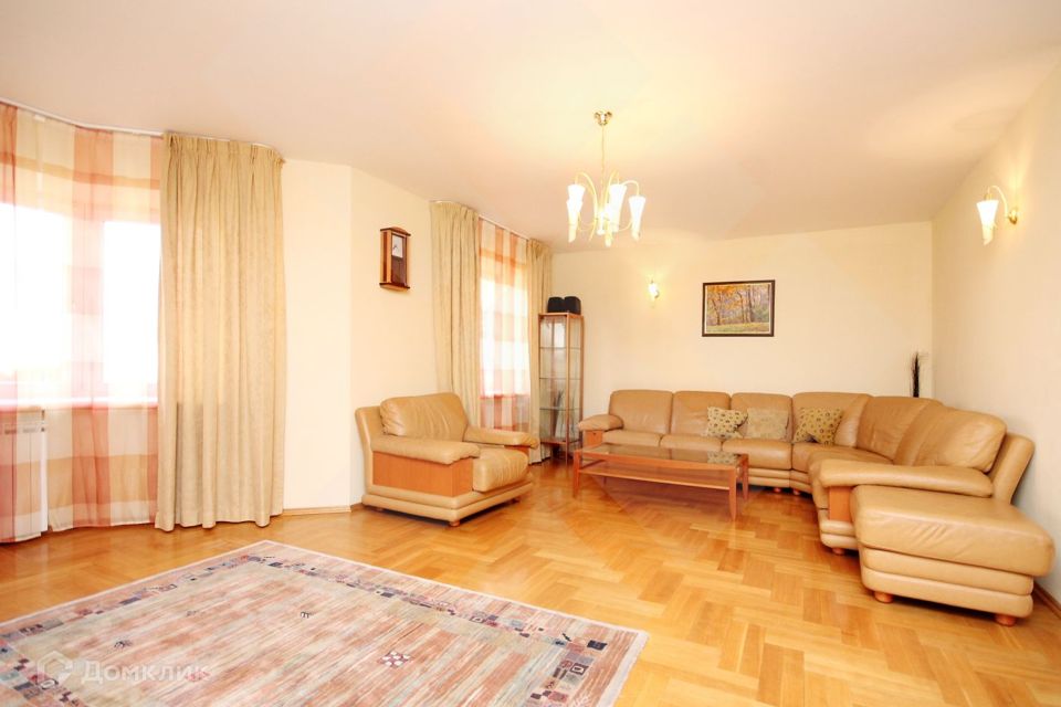 Сдаётся 4-комнатная квартира, 160 м²