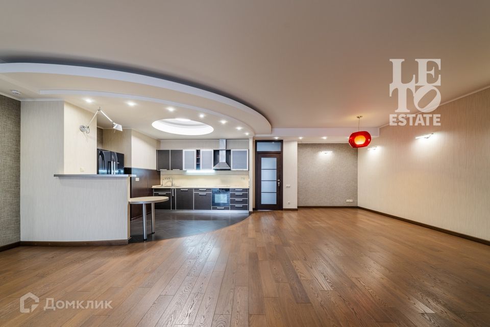 Продаётся 3-комнатная квартира, 202 м²