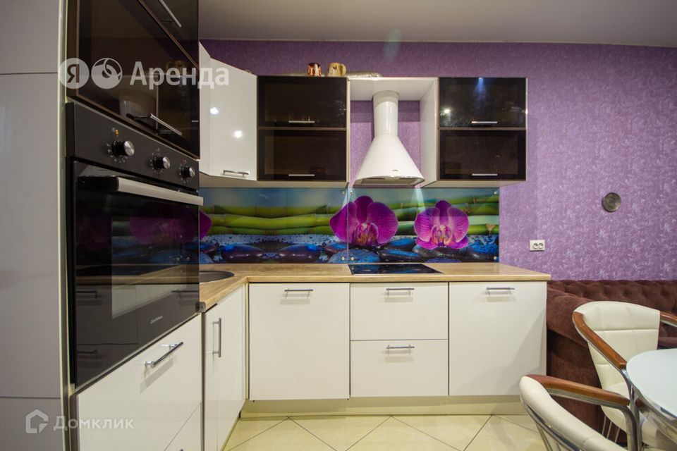 Сдаётся 2-комнатная квартира, 82 м²