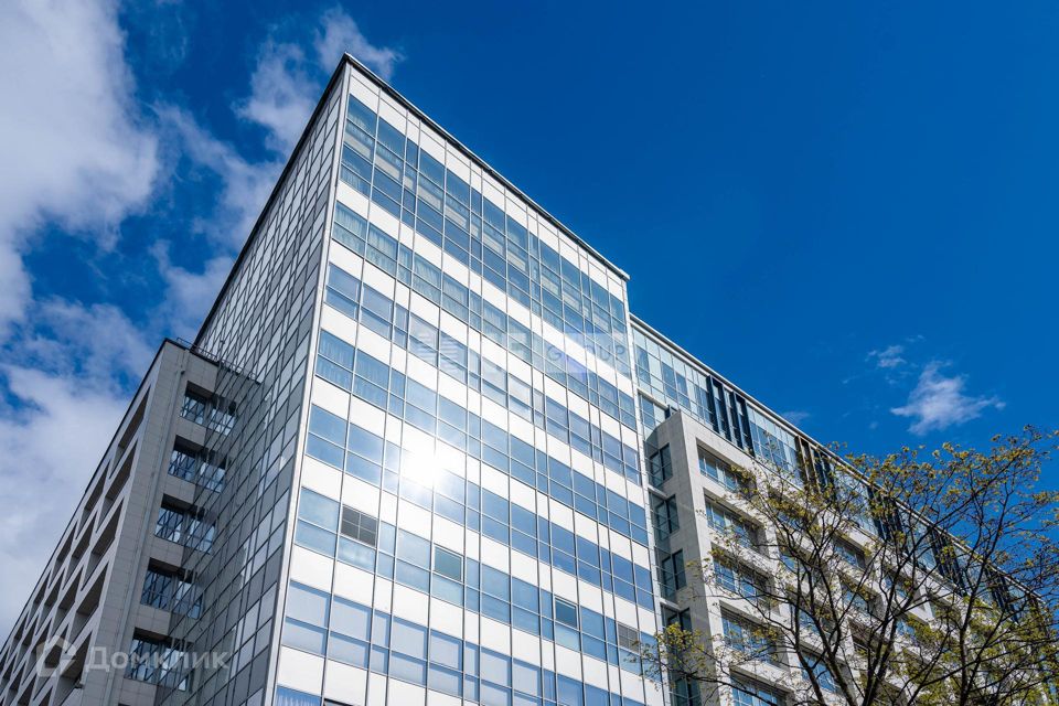 Продаётся 3-комнатная квартира, 142.3 м²