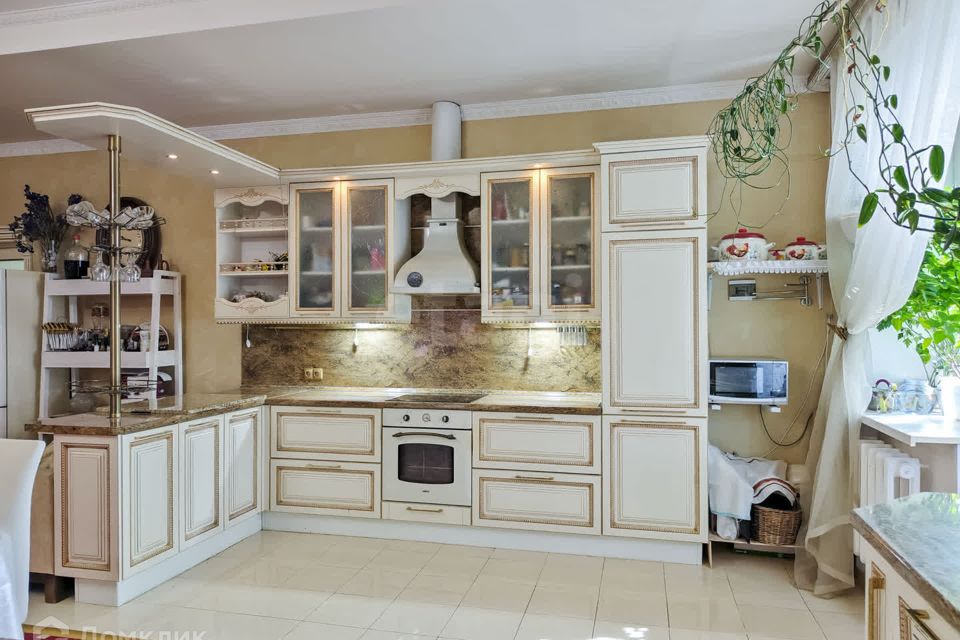 Продаётся 3-комнатная квартира, 164.5 м²