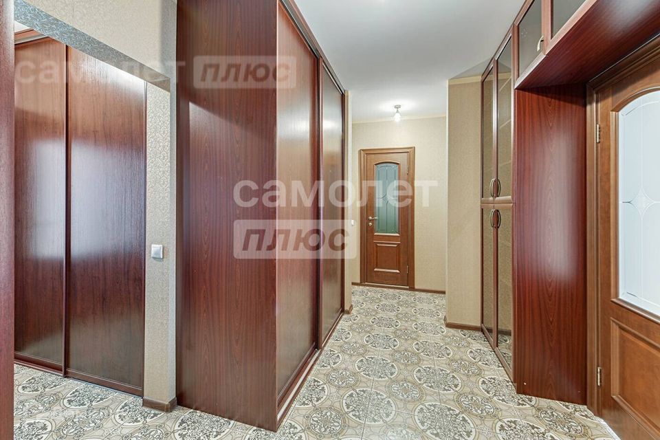 Продаётся 4-комнатная квартира, 105 м²