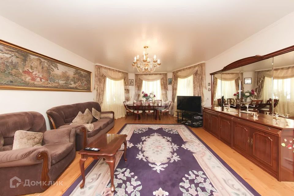Сдаётся 4-комнатная квартира, 150 м²