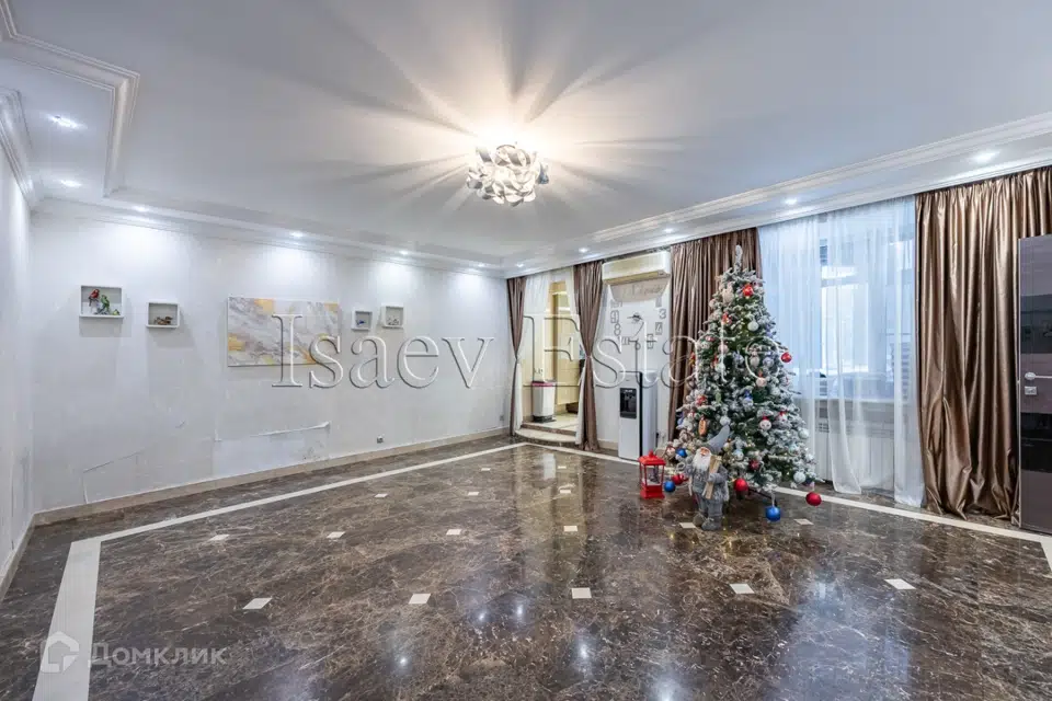 Продаётся 4-комнатная квартира, 105 м²