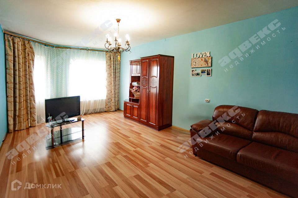 Продаётся 4-комнатная квартира, 111.8 м²
