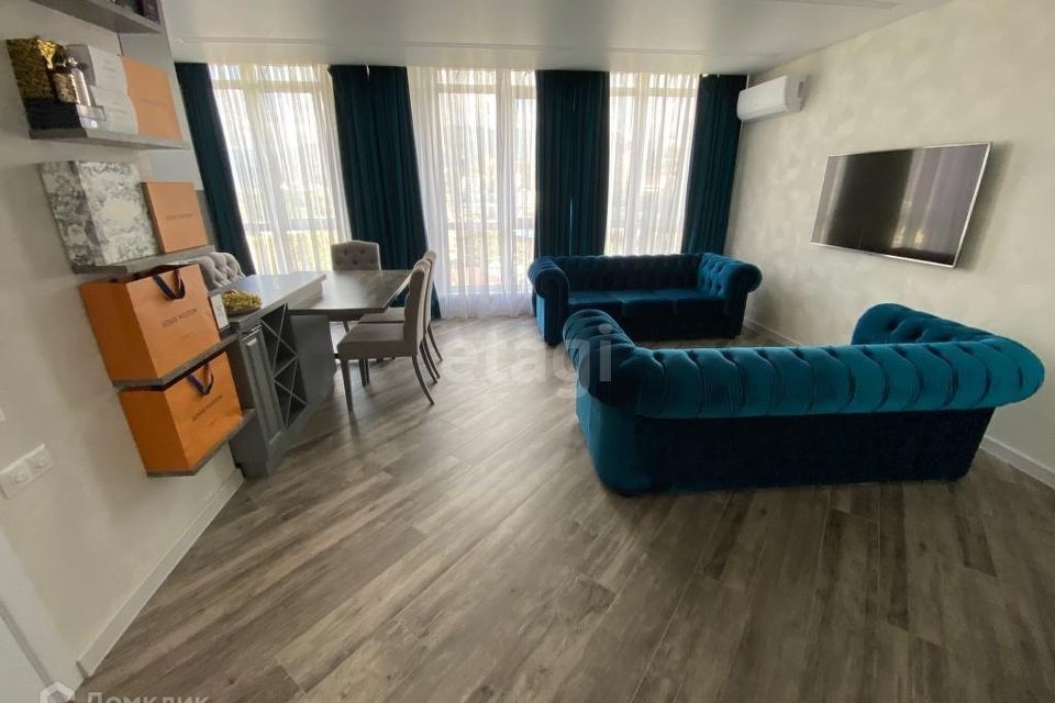 Продаётся 1-комнатная квартира, 64 м²