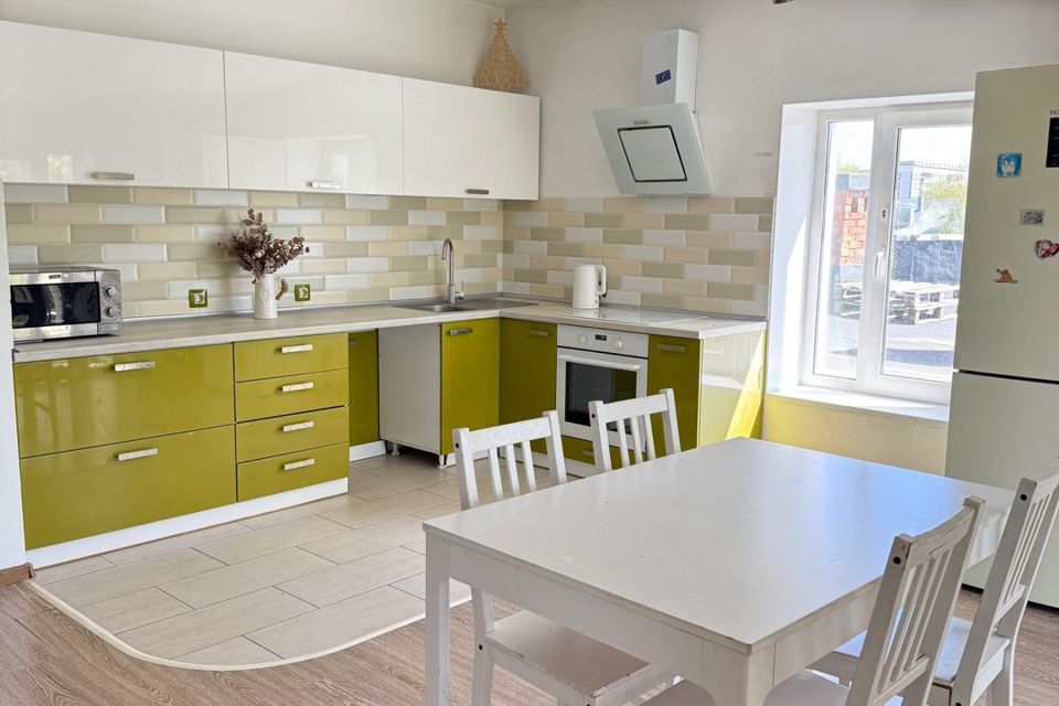 Продаётся 3-комнатная квартира, 110 м²