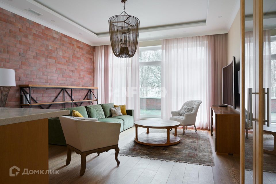 Продаётся 6-комнатная квартира, 164.9 м²