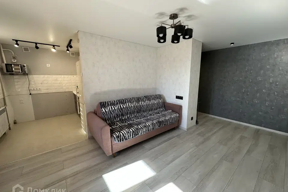 Продаётся 3-комнатная квартира, 55.9 м²