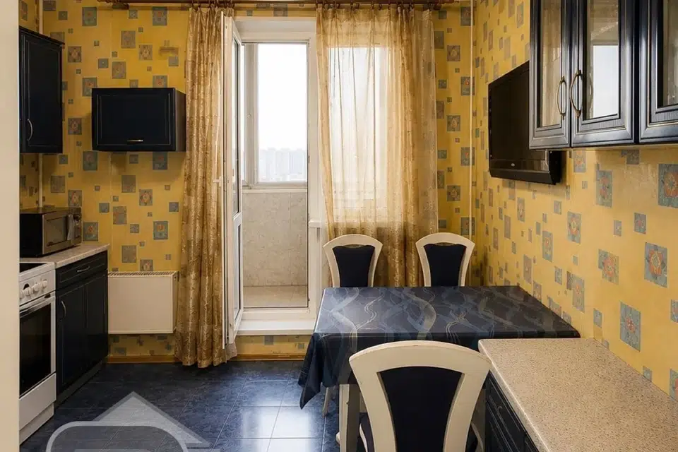 Продаётся 4-комнатная квартира, 102 м²