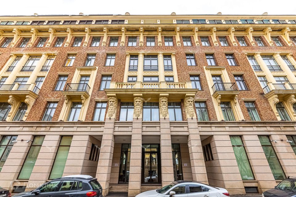 Продаётся 5-комнатная квартира, 252 м²