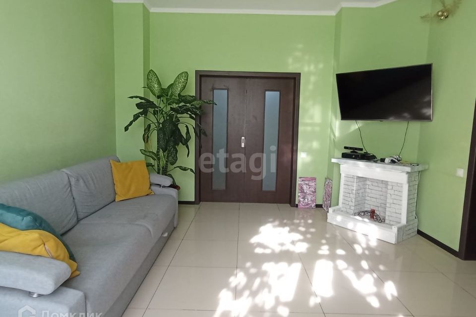 Продаётся 4-комнатная квартира, 145 м²
