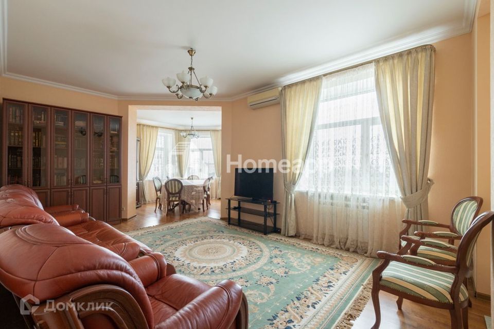 Продаётся 6-комнатная квартира, 145.9 м²