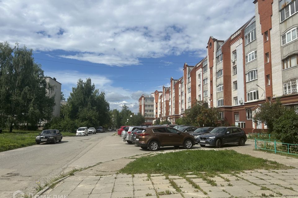 Продаётся 3-комнатная квартира, 105.9 м²