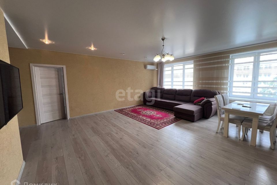 Продаётся 2-комнатная квартира, 92.4 м²