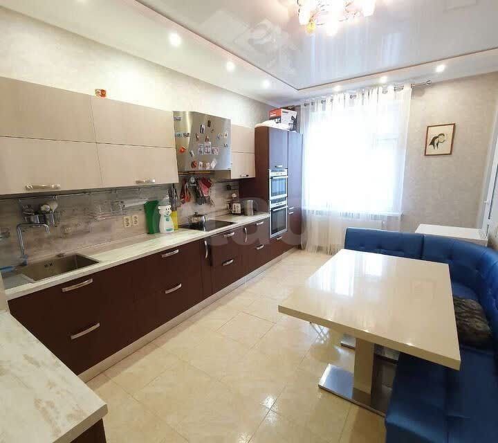 Продаётся 2-комнатная квартира, 82.7 м²