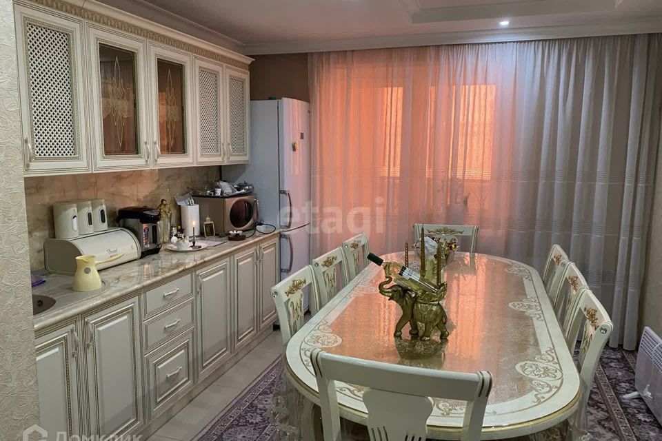 Продаётся 1-комнатная квартира, 42 м²