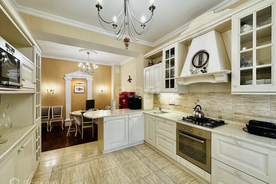 Продаётся 3-комнатная квартира, 111.8 м²