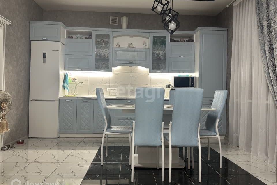 Продаётся 4-комнатная квартира, 143.6 м²