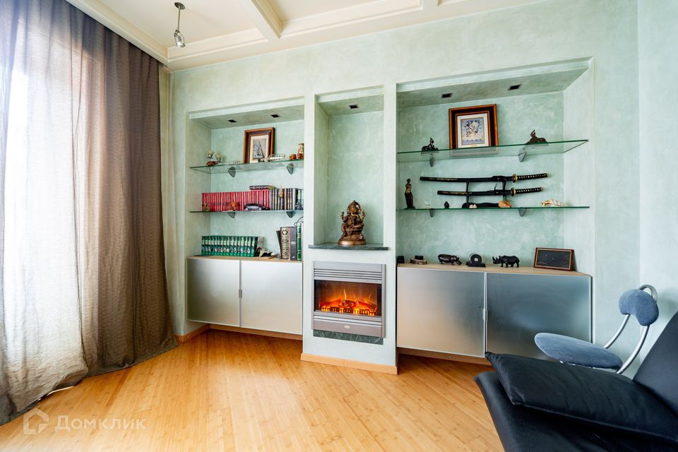 Продаётся 4-комнатная квартира, 160.7 м²