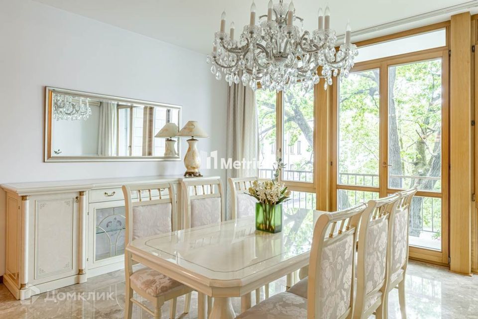 Продаётся 4-комнатная квартира, 170 м²
