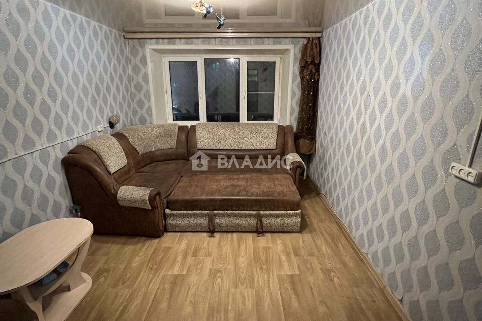 Продаётся комната в 5-комн. квартире, 100 м²