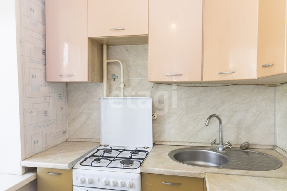 Продаётся 4-комнатная квартира, 61.5 м²