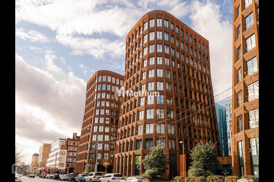 Продаётся 4-комнатная квартира, 303 м²