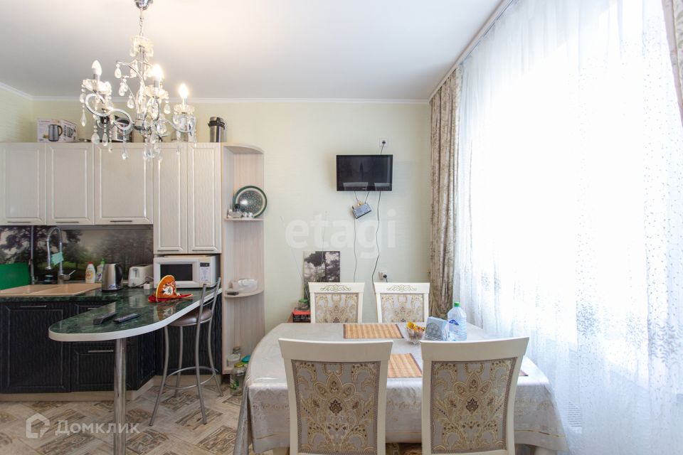 Продаётся 3-комнатная квартира, 98 м²